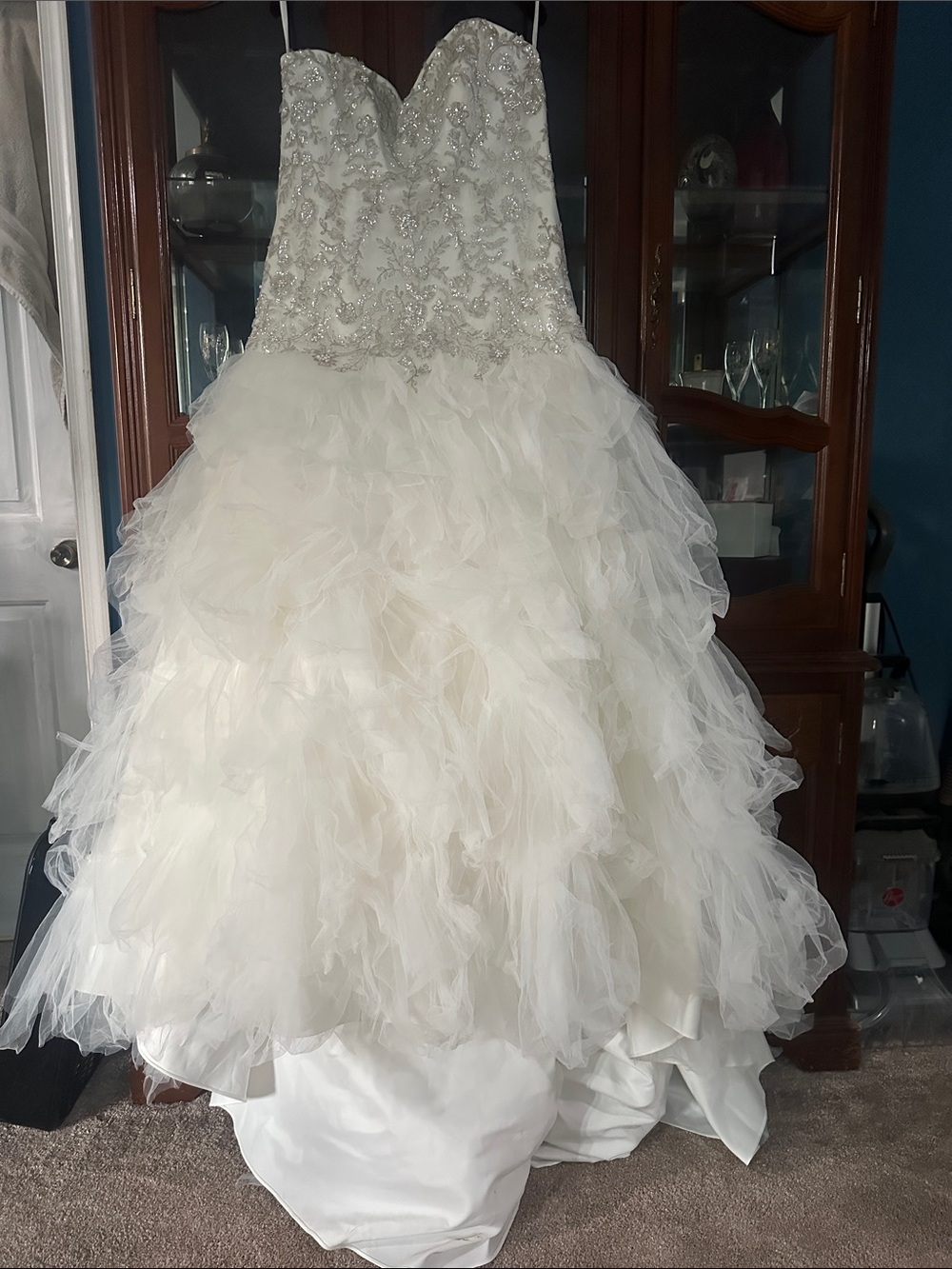 Elegant Strapless Wedding Gown